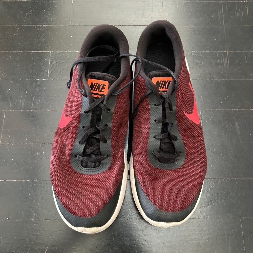 Nike Men’s Flex Experience Running Shoes. Size 11